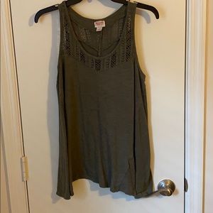 Hunter green flowy tank top size small